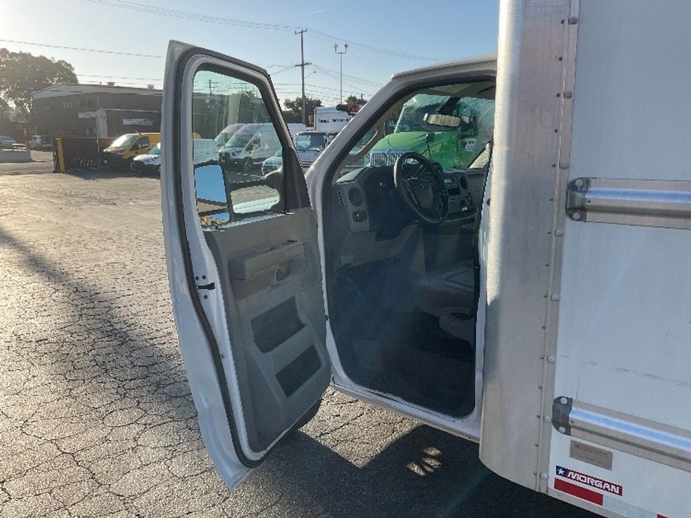 Light Duty Box Truck-Light and Medium Duty Trucks-Ford-2022-E350-West Sacramento-CA-119,743\n\t\tmiles-$ 29,500 - Image 16