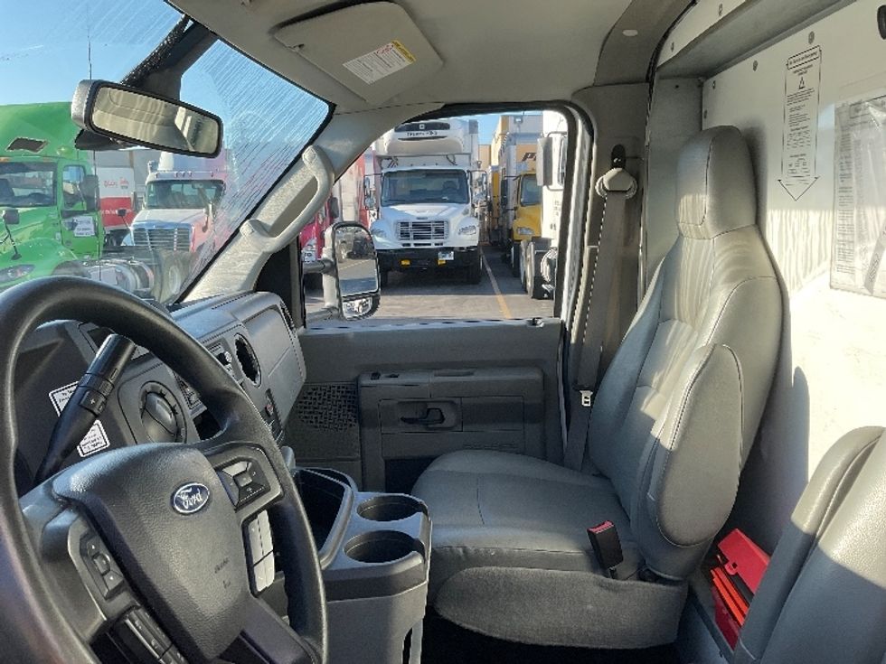 Light Duty Box Truck-Light and Medium Duty Trucks-Ford-2022-E350-West Sacramento-CA-119,743\n\t\tmiles-$ 29,500 - Image 19