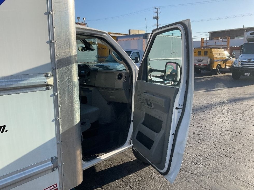Light Duty Box Truck-Light and Medium Duty Trucks-Ford-2022-E350-West Sacramento-CA-119,743\n\t\tmiles-$ 29,500 - Image 20