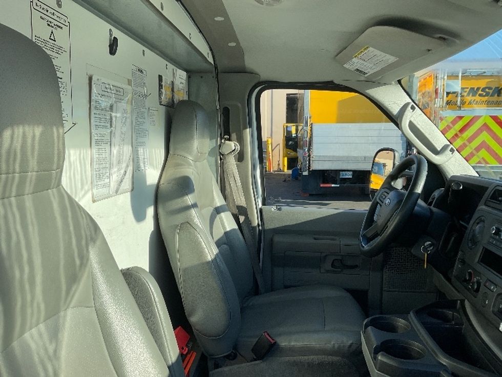 Light Duty Box Truck-Light and Medium Duty Trucks-Ford-2022-E350-West Sacramento-CA-119,743\n\t\tmiles-$ 29,500 - Image 22