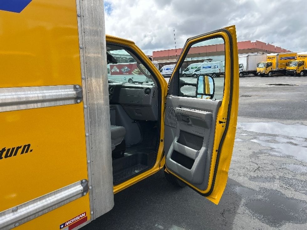 Light Duty Box Truck-Light and Medium Duty Trucks-Ford-2022-E350-West Sacramento-CA-121,025\n\t\tmiles-$ 25,000 - Image 20