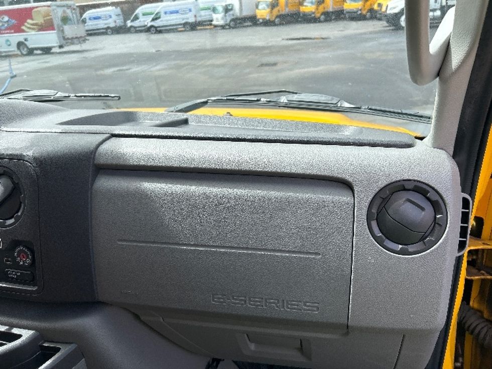 Light Duty Box Truck-Light and Medium Duty Trucks-Ford-2022-E350-West Sacramento-CA-121,025\n\t\tmiles-$ 25,000 - Image 21