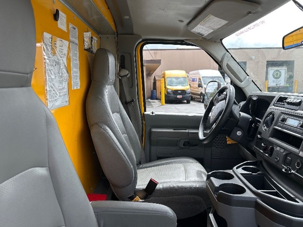 Light Duty Box Truck-Light and Medium Duty Trucks-Ford-2022-E350-West Sacramento-CA-121,025\n\t\tmiles-$ 25,000 - Image 22