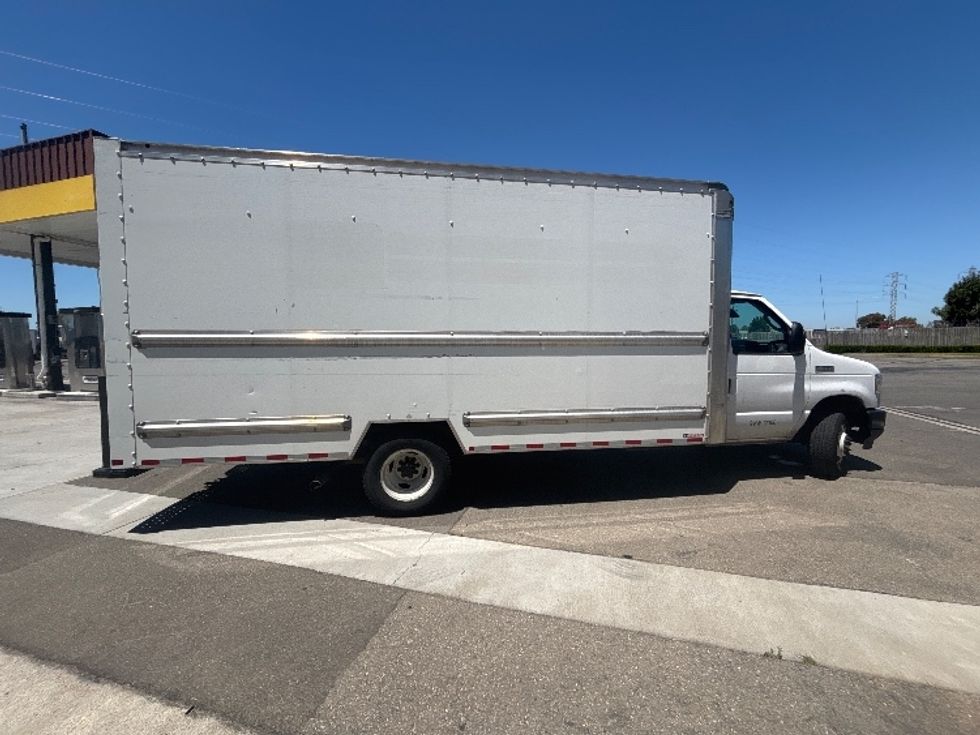 Light Duty Box Truck-Light and Medium Duty Trucks-Ford-2022-E350-West Sacramento-CA-124,015\n\t\tmiles-$ 26,000 - Image 15