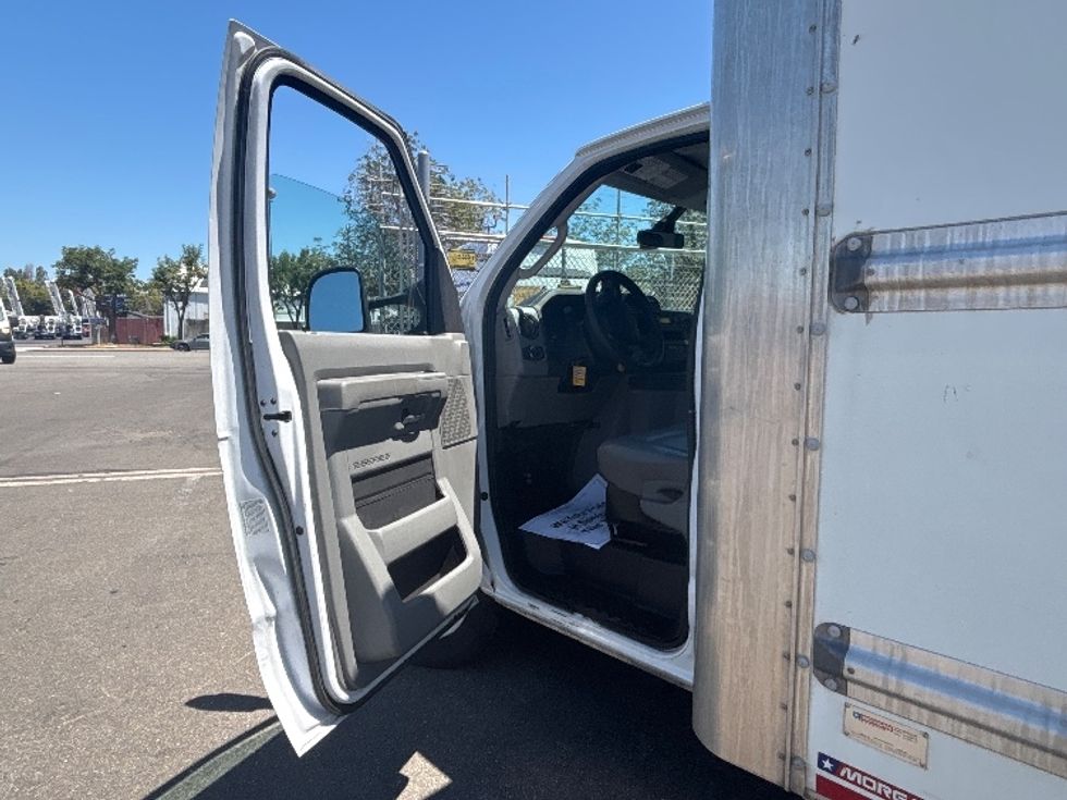 Light Duty Box Truck-Light and Medium Duty Trucks-Ford-2022-E350-West Sacramento-CA-124,015\n\t\tmiles-$ 26,000 - Image 16