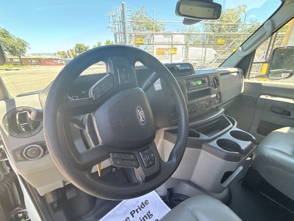 Light Duty Box Truck-Light and Medium Duty Trucks-Ford-2022-E350-West Sacramento-CA-124,015\n\t\tmiles-$ 26,000 - Image 17