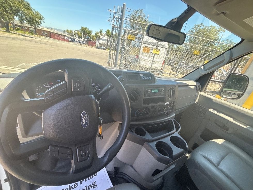 Light Duty Box Truck-Light and Medium Duty Trucks-Ford-2022-E350-West Sacramento-CA-124,015\n\t\tmiles-$ 26,000 - Image 18