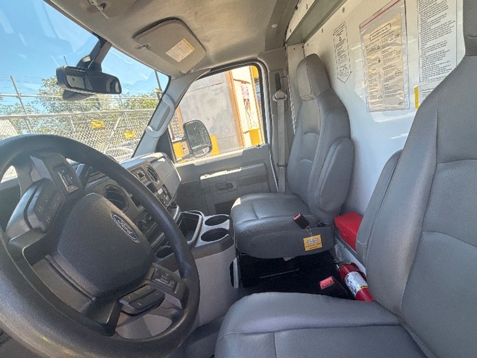 Light Duty Box Truck-Light and Medium Duty Trucks-Ford-2022-E350-West Sacramento-CA-124,015\n\t\tmiles-$ 26,000 - Image 19