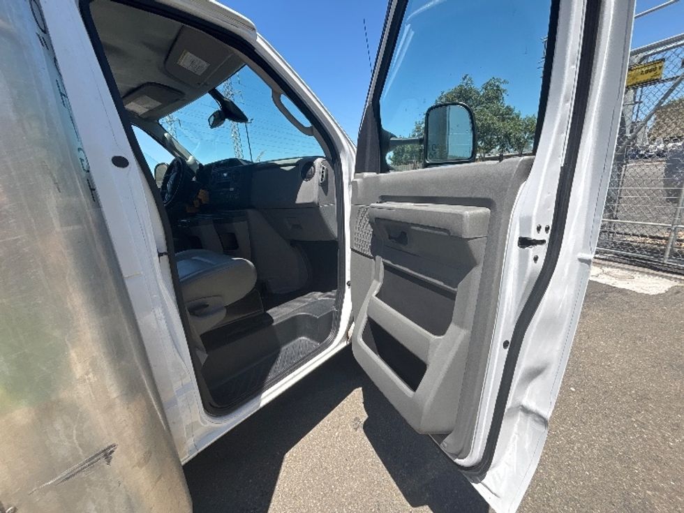Light Duty Box Truck-Light and Medium Duty Trucks-Ford-2022-E350-West Sacramento-CA-124,015\n\t\tmiles-$ 26,000 - Image 20
