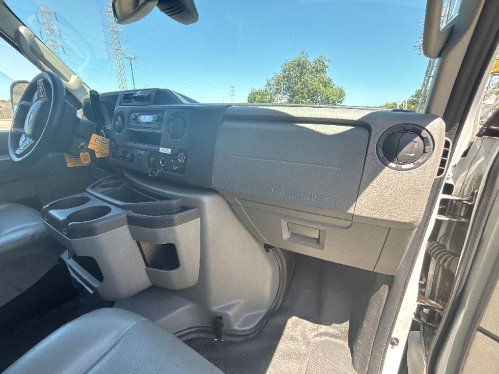 Light Duty Box Truck-Light and Medium Duty Trucks-Ford-2022-E350-West Sacramento-CA-124,015\n\t\tmiles-$ 26,000 - Image 21