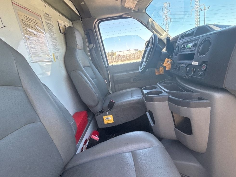 Light Duty Box Truck-Light and Medium Duty Trucks-Ford-2022-E350-West Sacramento-CA-124,015\n\t\tmiles-$ 26,000 - Image 22