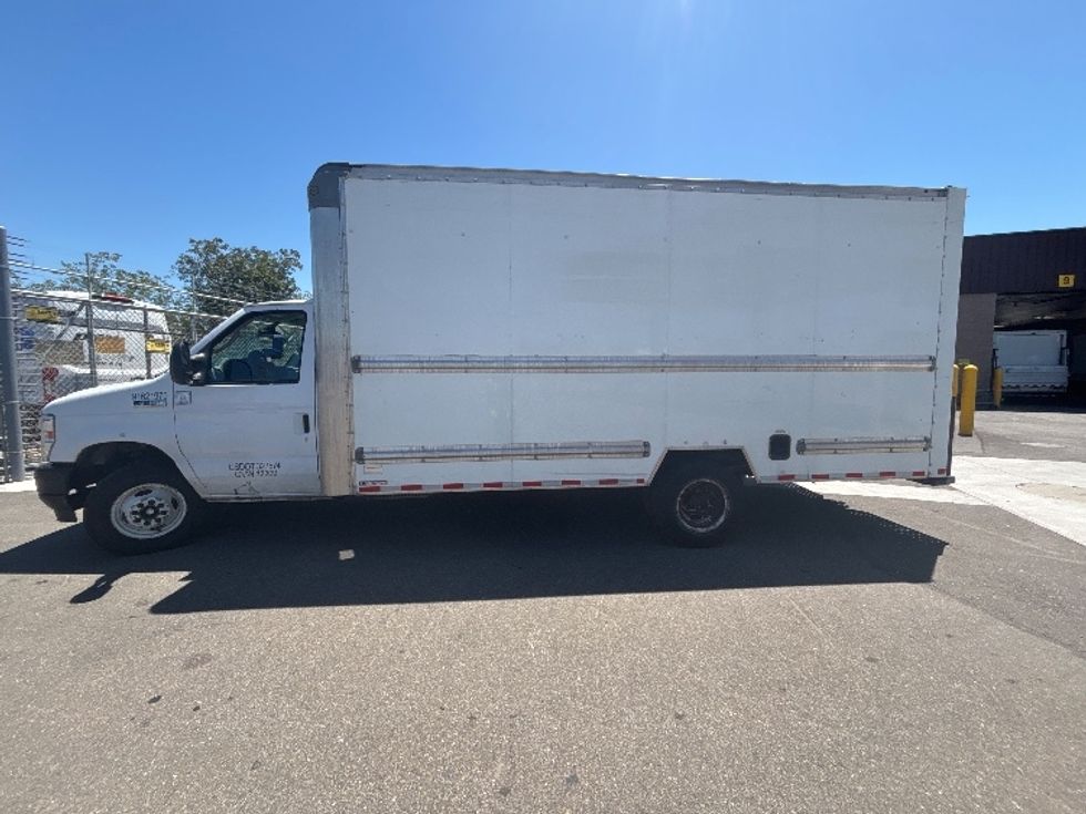 Light Duty Box Truck-Light and Medium Duty Trucks-Ford-2022-E350-West Sacramento-CA-124,015\n\t\tmiles-$ 26,000 - Image 4