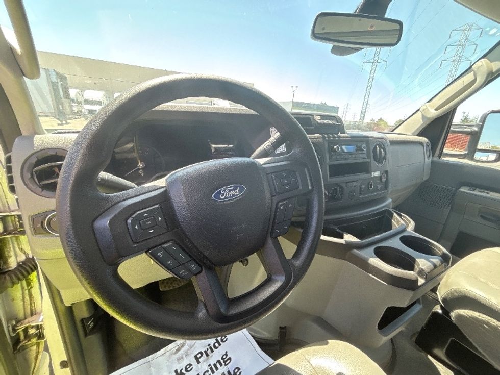 Light Duty Box Truck-Light and Medium Duty Trucks-Ford-2022-E350-West Sacramento-CA-130,407\n\t\tmiles-$ 26,250 - Image 17