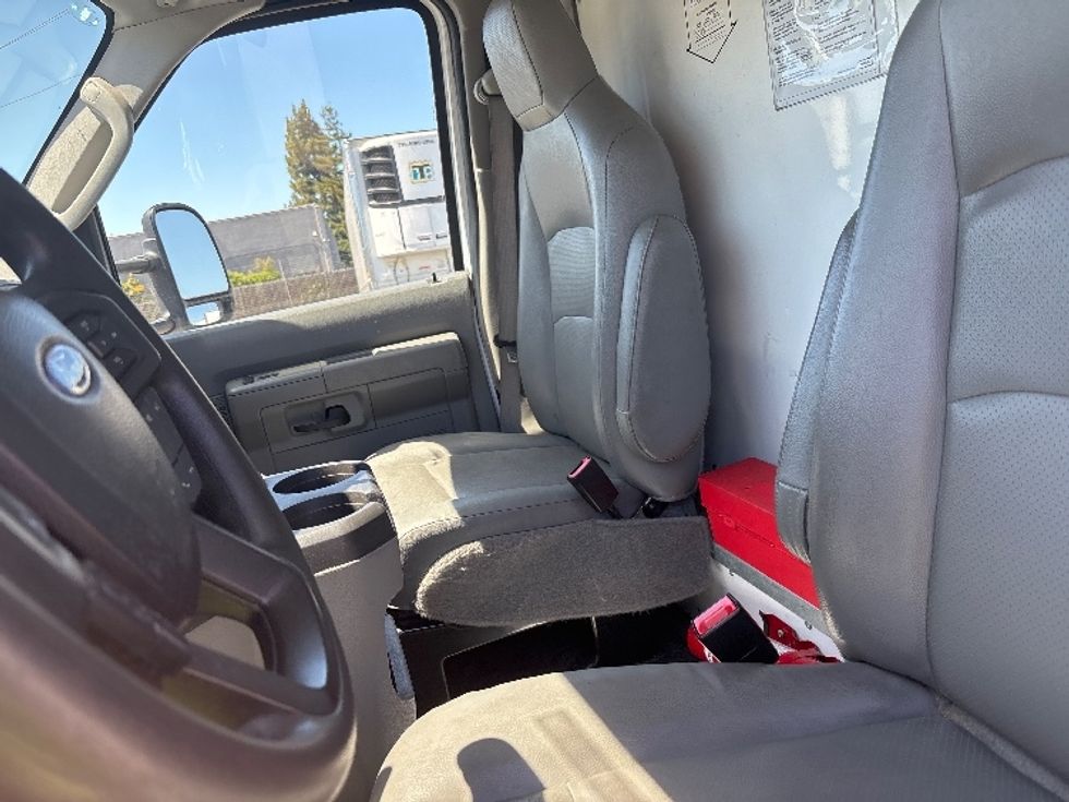 Light Duty Box Truck-Light and Medium Duty Trucks-Ford-2022-E350-West Sacramento-CA-130,407\n\t\tmiles-$ 26,250 - Image 19