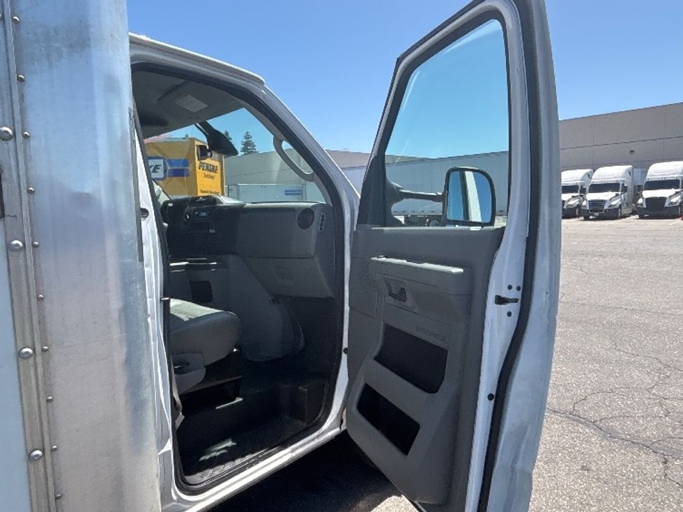 Light Duty Box Truck-Light and Medium Duty Trucks-Ford-2022-E350-West Sacramento-CA-130,407\n\t\tmiles-$ 26,250 - Image 20