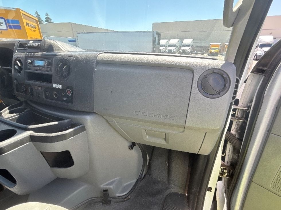 Light Duty Box Truck-Light and Medium Duty Trucks-Ford-2022-E350-West Sacramento-CA-130,407\n\t\tmiles-$ 26,250 - Image 21
