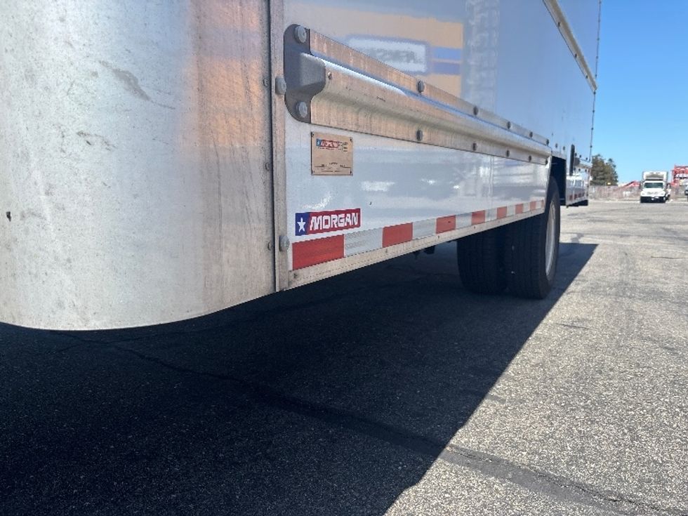 Light Duty Box Truck-Light and Medium Duty Trucks-Ford-2022-E350-West Sacramento-CA-130,407\n\t\tmiles-$ 26,250 - Image 5