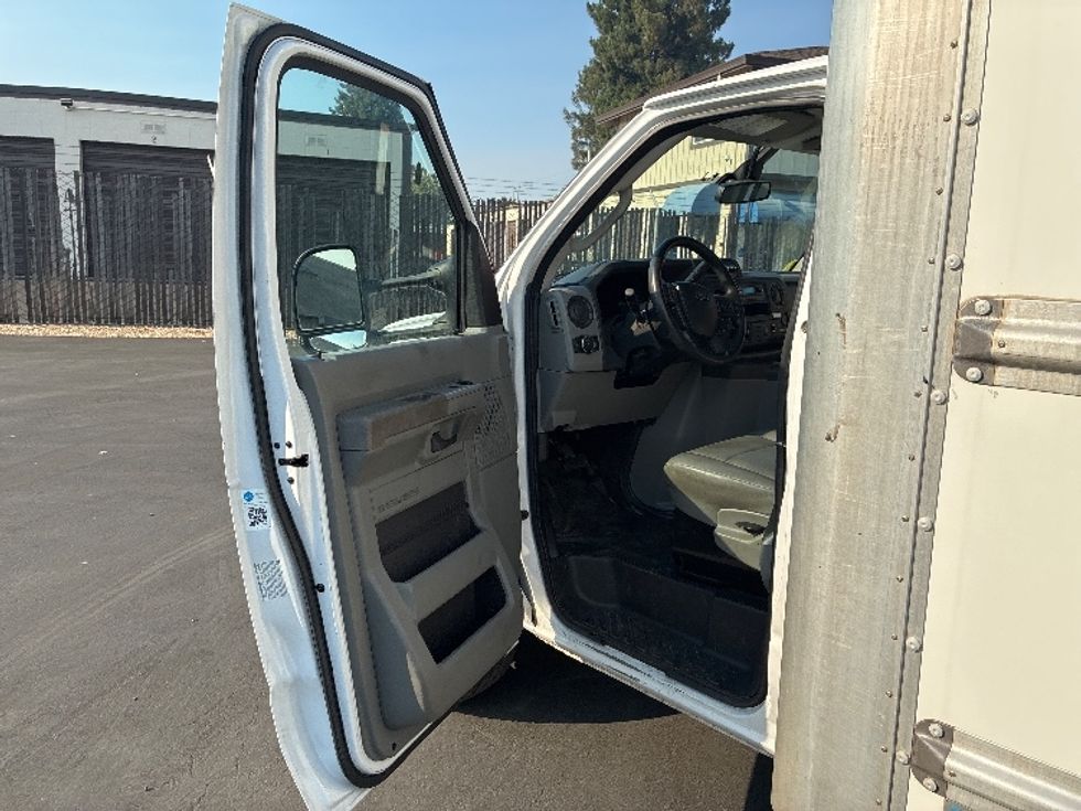 Light Duty Box Truck-Light and Medium Duty Trucks-Ford-2022-E350-West Sacramento-CA-170,663\n\t\tmiles-$ 18,500 - Image 14