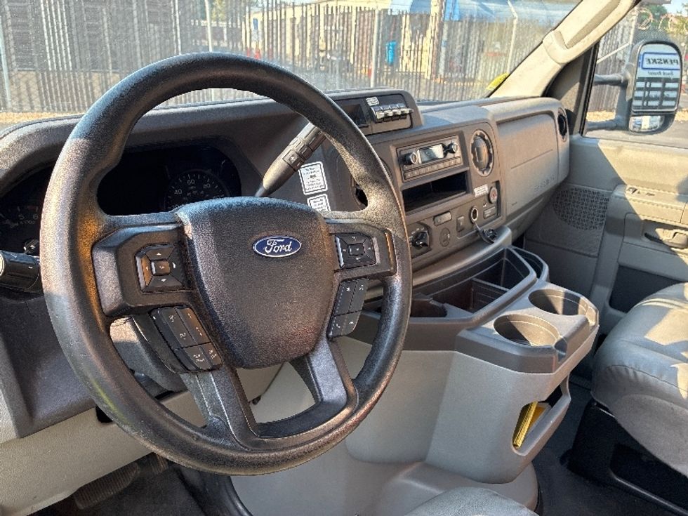 Light Duty Box Truck-Light and Medium Duty Trucks-Ford-2022-E350-West Sacramento-CA-170,663\n\t\tmiles-$ 18,500 - Image 16