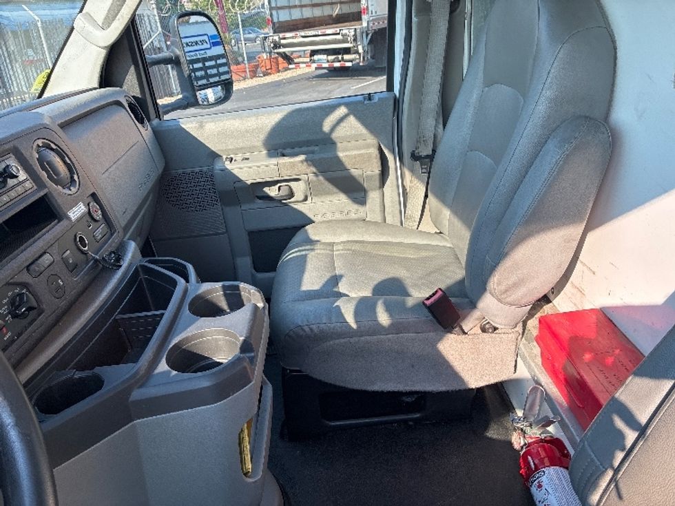 Light Duty Box Truck-Light and Medium Duty Trucks-Ford-2022-E350-West Sacramento-CA-170,663\n\t\tmiles-$ 18,500 - Image 17