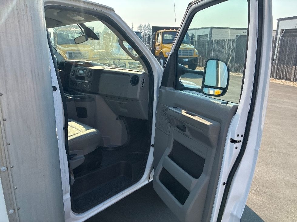 Light Duty Box Truck-Light and Medium Duty Trucks-Ford-2022-E350-West Sacramento-CA-170,663\n\t\tmiles-$ 18,500 - Image 18