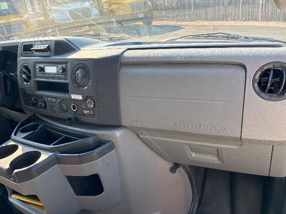 Light Duty Box Truck-Light and Medium Duty Trucks-Ford-2022-E350-West Sacramento-CA-170,663\n\t\tmiles-$ 18,500 - Image 19