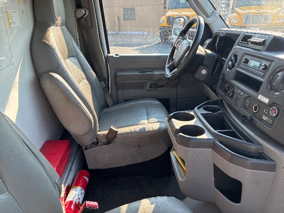 Light Duty Box Truck-Light and Medium Duty Trucks-Ford-2022-E350-West Sacramento-CA-170,663\n\t\tmiles-$ 18,500 - Image 20