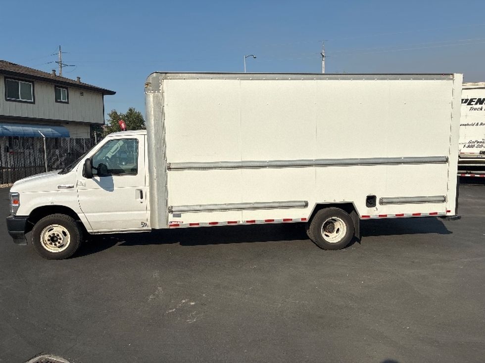 Light Duty Box Truck-Light and Medium Duty Trucks-Ford-2022-E350-West Sacramento-CA-170,663\n\t\tmiles-$ 18,500 - Image 4