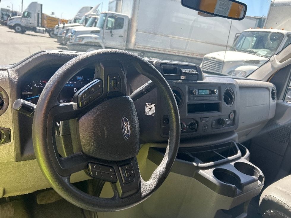 Light Duty Box Truck-Light and Medium Duty Trucks-Ford-2022-E350-West Sacramento-CA-71,066\n\t\tmiles-$ 32,000 - Image 17