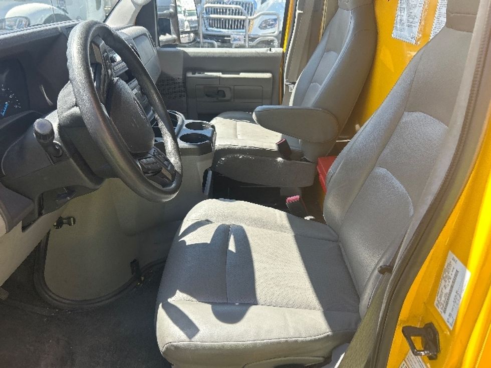 Light Duty Box Truck-Light and Medium Duty Trucks-Ford-2022-E350-West Sacramento-CA-71,066\n\t\tmiles-$ 32,000 - Image 18