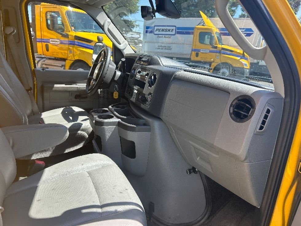Light Duty Box Truck-Light and Medium Duty Trucks-Ford-2022-E350-West Sacramento-CA-71,066\n\t\tmiles-$ 32,000 - Image 21