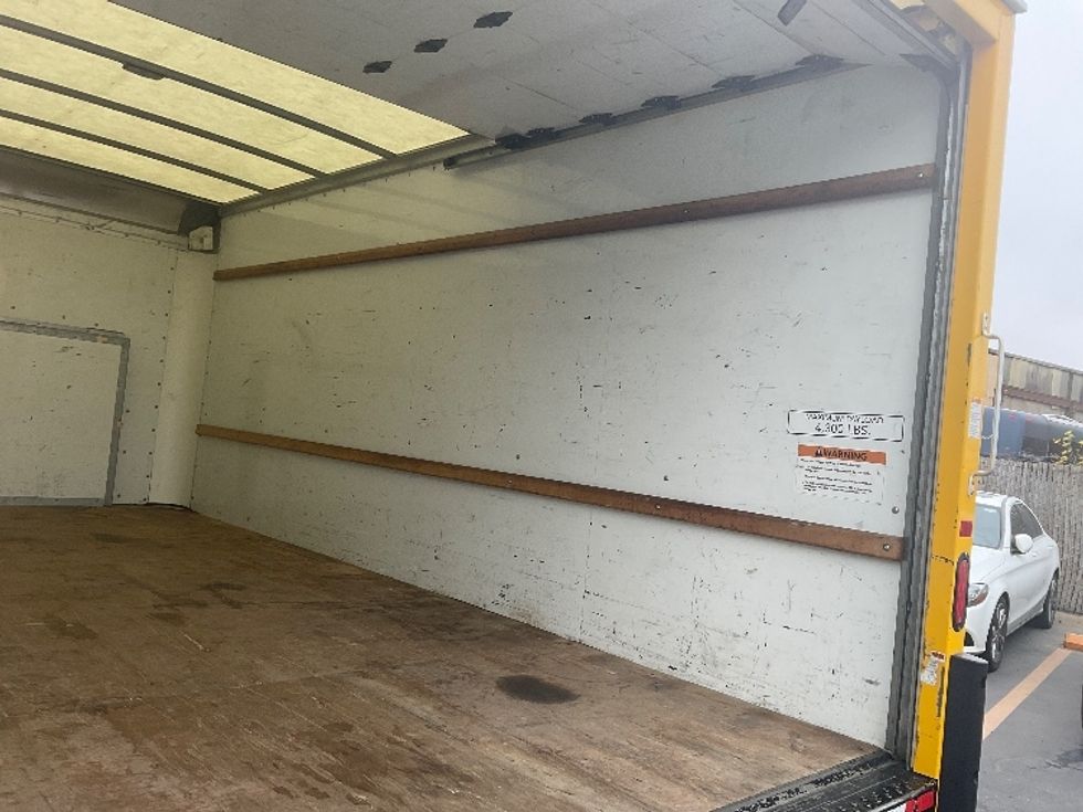 Light Duty Box Truck-Light and Medium Duty Trucks-Ford-2022-E350-West Sacramento-CA-81,736\n\t\tmiles-$ 29,750 - Image 12