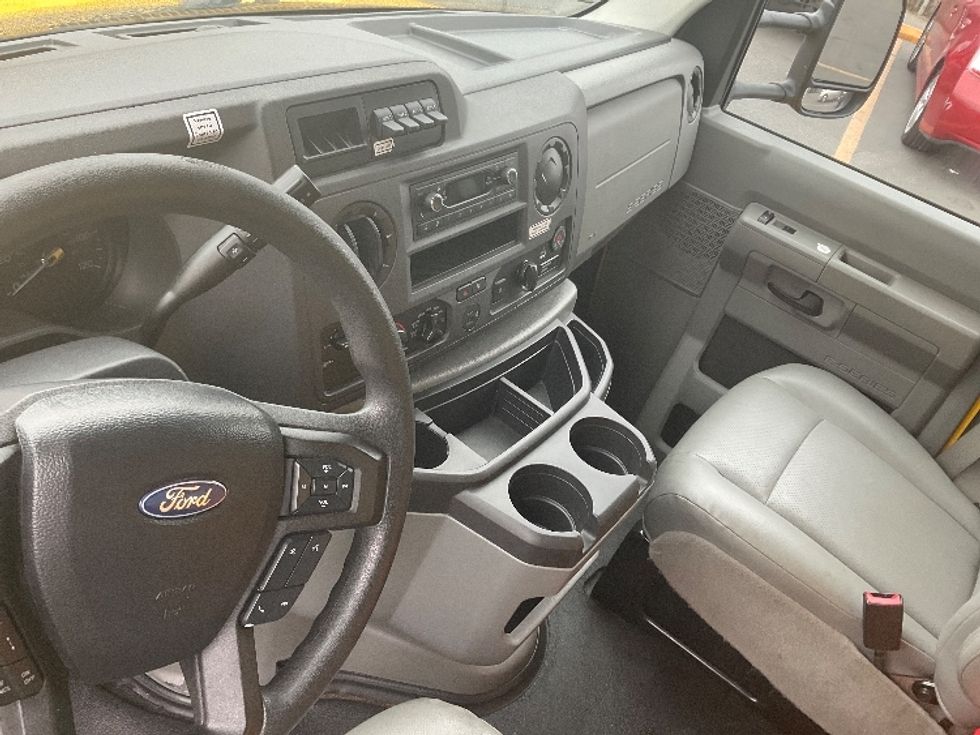 Light Duty Box Truck-Light and Medium Duty Trucks-Ford-2022-E350-West Sacramento-CA-81,736\n\t\tmiles-$ 29,750 - Image 18