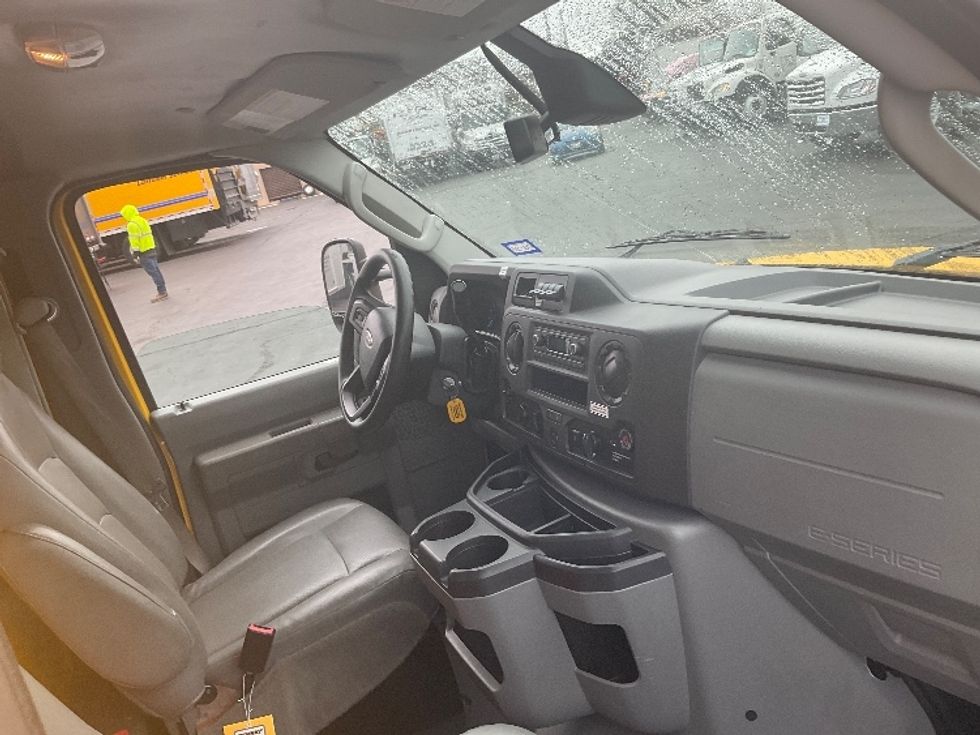 Light Duty Box Truck-Light and Medium Duty Trucks-Ford-2022-E350-West Sacramento-CA-81,736\n\t\tmiles-$ 29,750 - Image 22