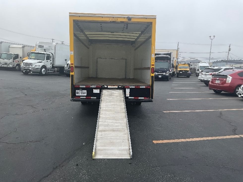Light Duty Box Truck-Light and Medium Duty Trucks-Ford-2022-E350-West Sacramento-CA-81,736\n\t\tmiles-$ 29,750 - Image 9