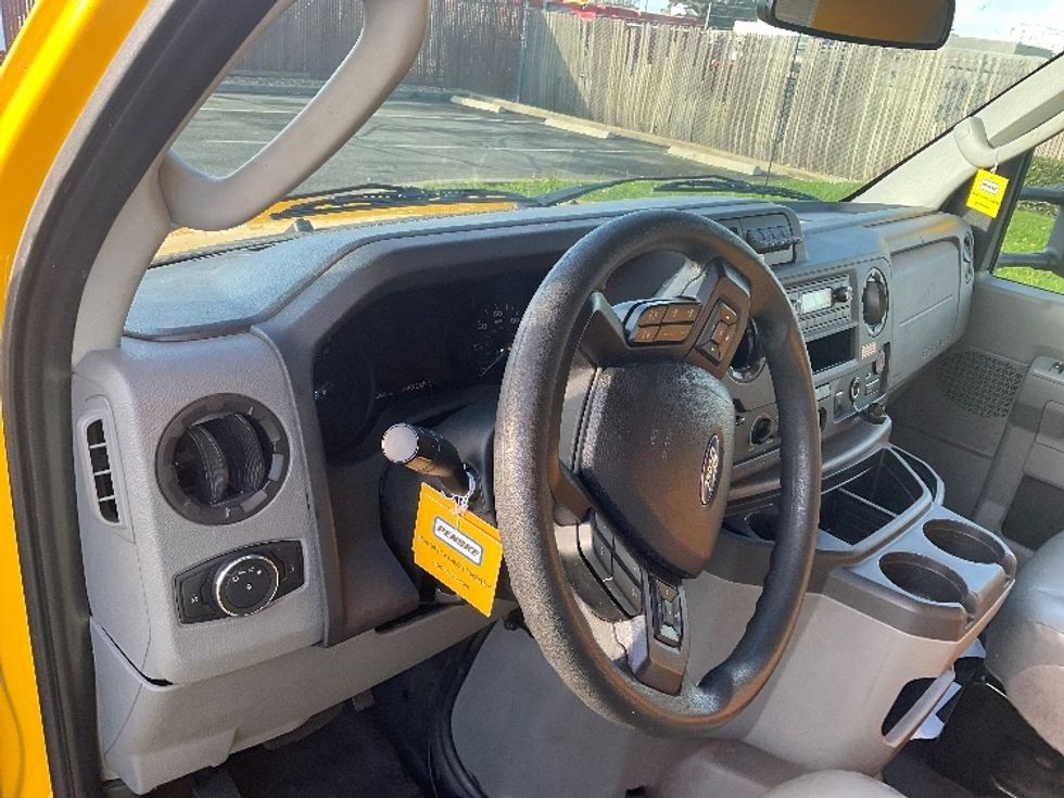 Light Duty Box Truck-Light and Medium Duty Trucks-Ford-2022-E350-West Sacramento-CA-87,562\n\t\tmiles-$ 30,750 - Image 16