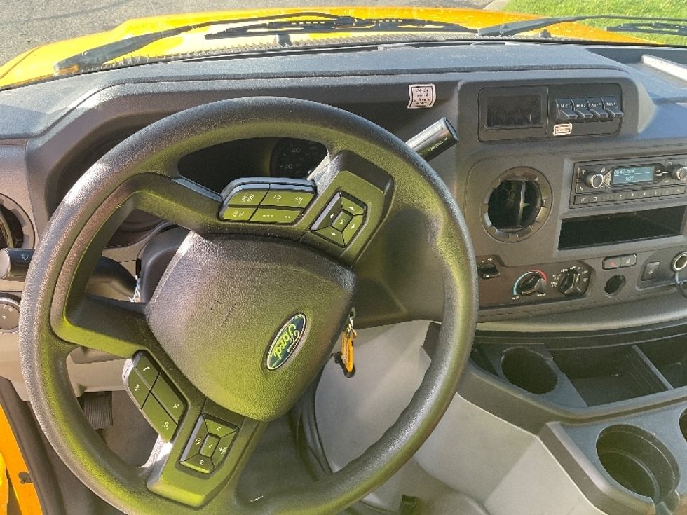 Light Duty Box Truck-Light and Medium Duty Trucks-Ford-2022-E350-West Sacramento-CA-87,562\n\t\tmiles-$ 30,750 - Image 17