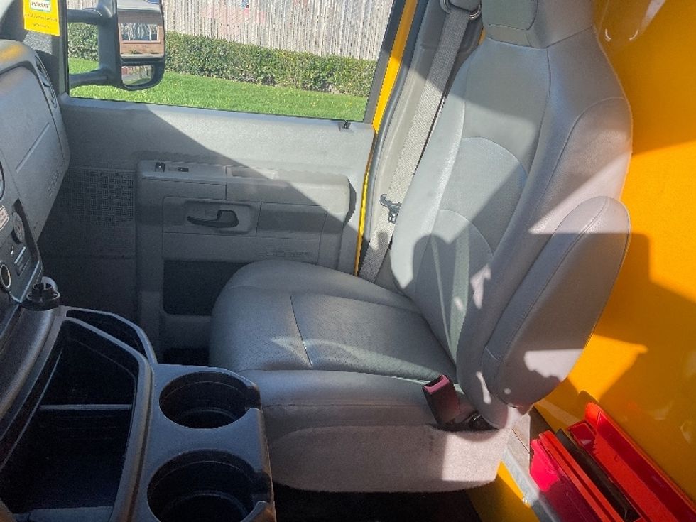 Light Duty Box Truck-Light and Medium Duty Trucks-Ford-2022-E350-West Sacramento-CA-87,562\n\t\tmiles-$ 30,750 - Image 18