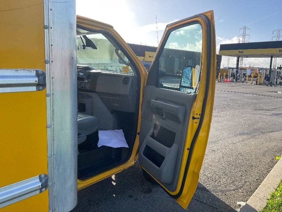 Light Duty Box Truck-Light and Medium Duty Trucks-Ford-2022-E350-West Sacramento-CA-87,562\n\t\tmiles-$ 30,750 - Image 19