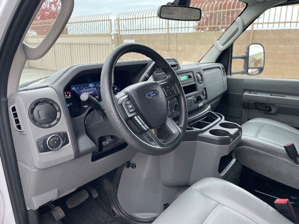Light Duty Box Truck-Light and Medium Duty Trucks-Ford-2022-E350-West Sacramento-CA-88,821\n\t\tmiles-$ 33,750 - Image 15