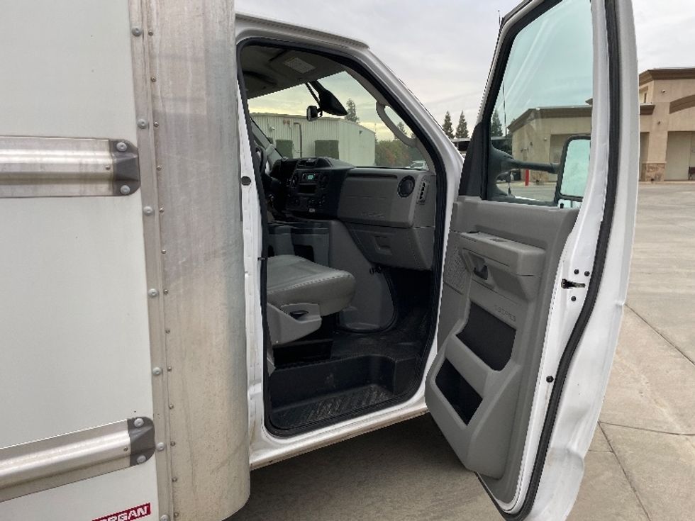 Light Duty Box Truck-Light and Medium Duty Trucks-Ford-2022-E350-West Sacramento-CA-88,821\n\t\tmiles-$ 33,750 - Image 18