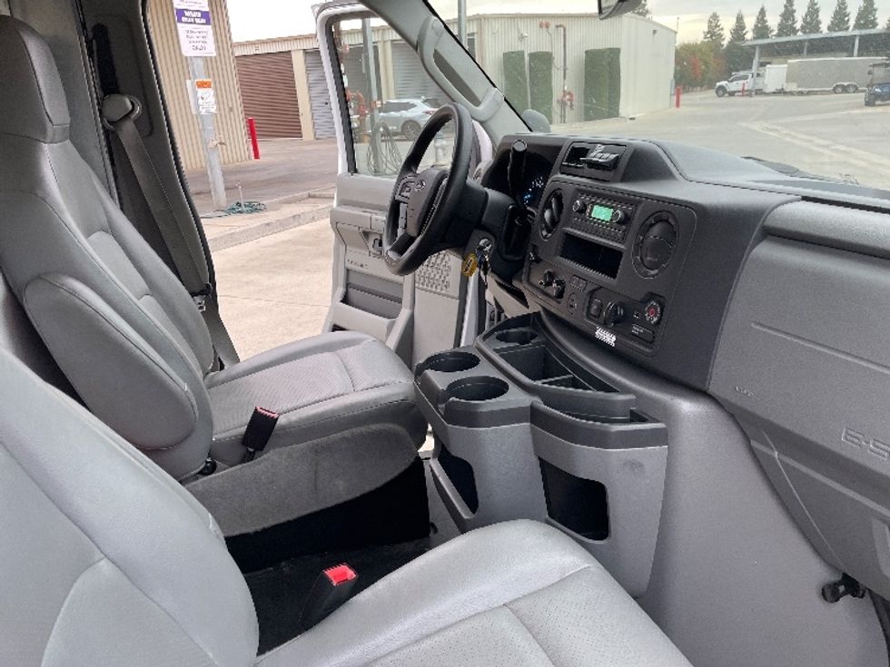 Light Duty Box Truck-Light and Medium Duty Trucks-Ford-2022-E350-West Sacramento-CA-88,821\n\t\tmiles-$ 33,750 - Image 20