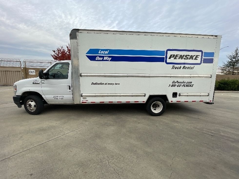 Light Duty Box Truck-Light and Medium Duty Trucks-Ford-2022-E350-West Sacramento-CA-88,821\n\t\tmiles-$ 33,750 - Image 4