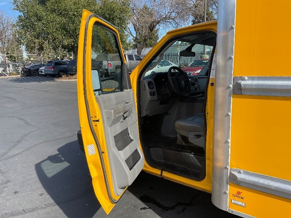 Light Duty Box Truck-Light and Medium Duty Trucks-Ford-2022-E350-West Sacramento-CA-99,511\n\t\tmiles-$ 29,250 - Image 16