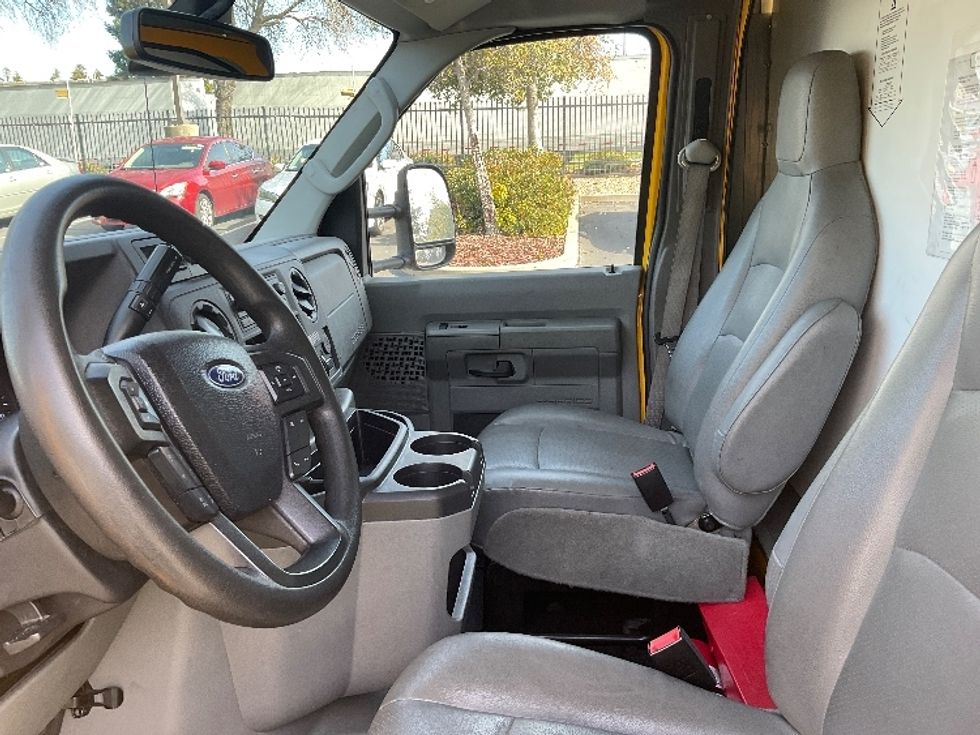 Light Duty Box Truck-Light and Medium Duty Trucks-Ford-2022-E350-West Sacramento-CA-99,511\n\t\tmiles-$ 29,250 - Image 19
