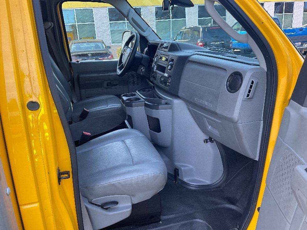 Light Duty Box Truck-Light and Medium Duty Trucks-Ford-2022-E350-West Sacramento-CA-99,511\n\t\tmiles-$ 29,250 - Image 22