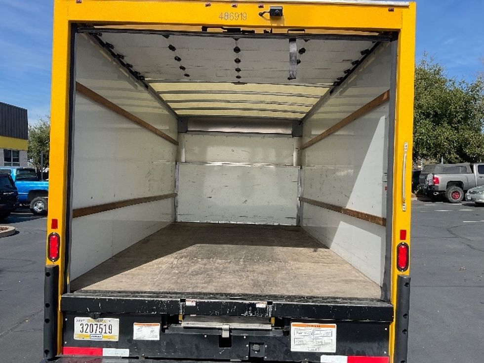 Light Duty Box Truck-Light and Medium Duty Trucks-Ford-2022-E350-West Sacramento-CA-99,511\n\t\tmiles-$ 29,250 - Image 9