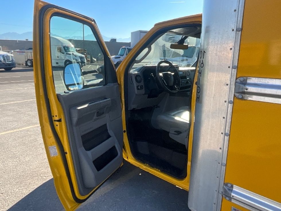 Light Duty Box Truck-Light and Medium Duty Trucks-Ford-2022-E350-West Valley City-UT-90,262\n\t\tmiles-$ 30,500 - Image 17