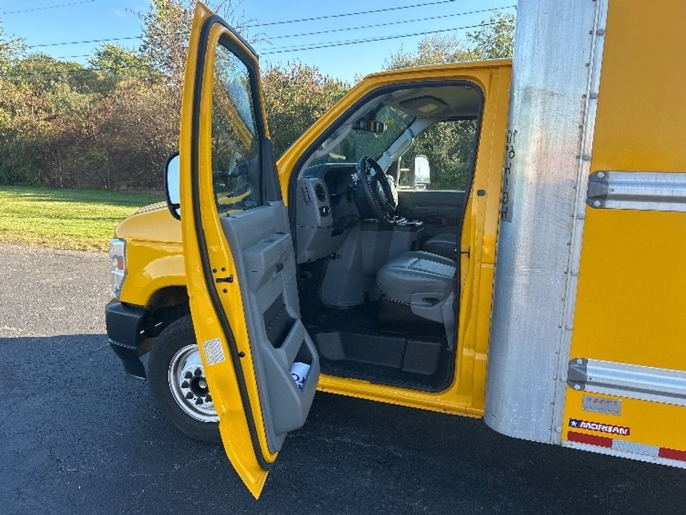 Light Duty Box Truck-Light and Medium Duty Trucks-Ford-2022-E350-White Deer-PA-107,080\n\t\tmiles-$ 25,000 - Image 16