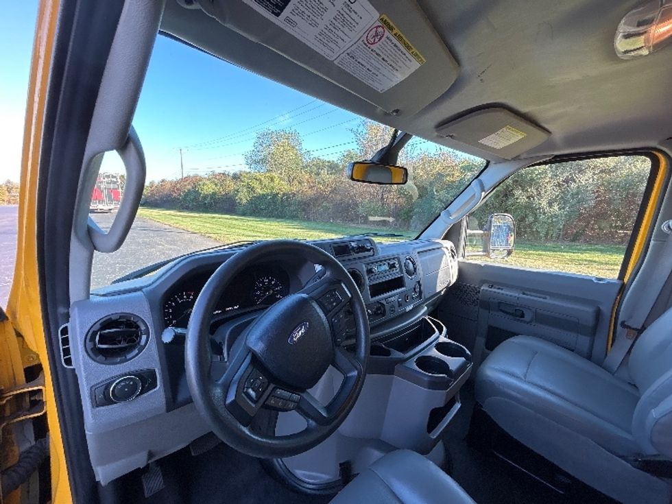 Light Duty Box Truck-Light and Medium Duty Trucks-Ford-2022-E350-White Deer-PA-107,080\n\t\tmiles-$ 25,000 - Image 17